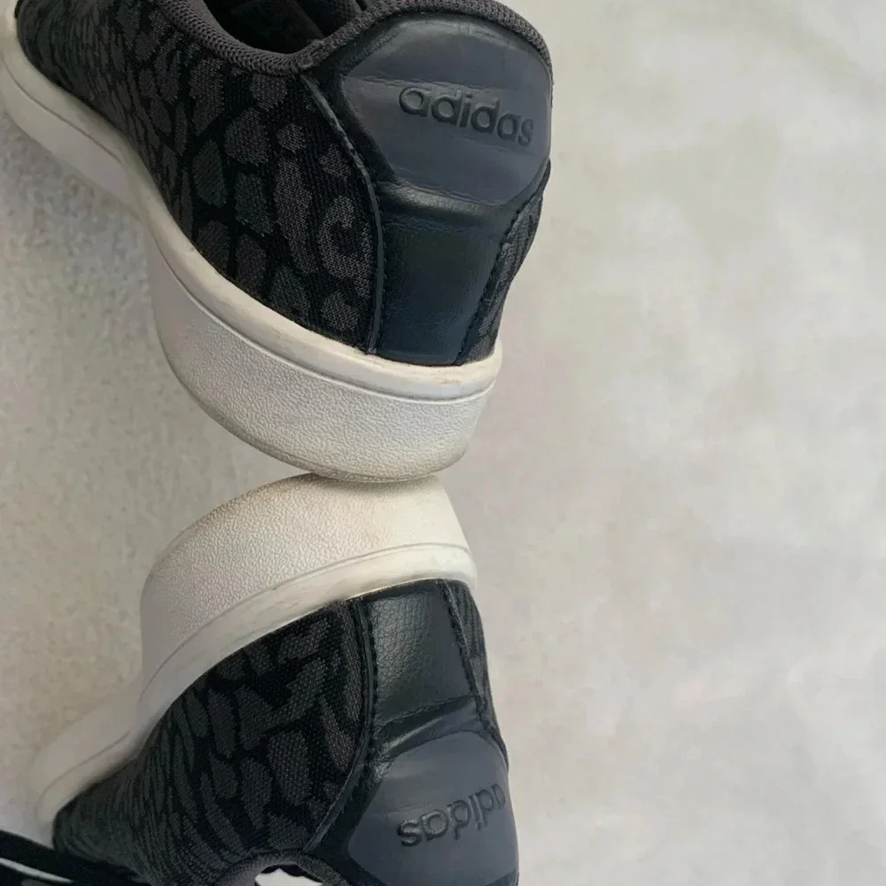 * 🔥HOST PICKS🔥* Adidas Cloudforam advantage shoes sneakers, printed, 5.5